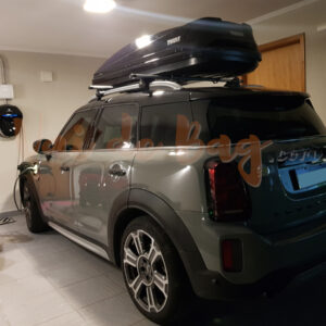 Bagageiro de teto Thule Touring L 420 litros instalado em um Mini Countryman Hybrid