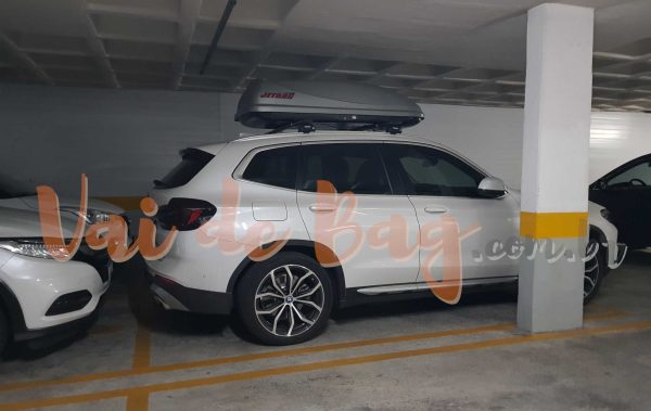 BMW X3 Híbrida equipada com bagageiro de teto thule